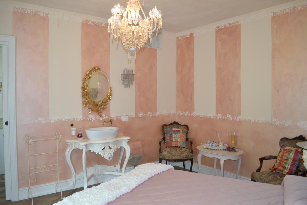 La Maison Delle Favole Desenzano del Garda Room photo